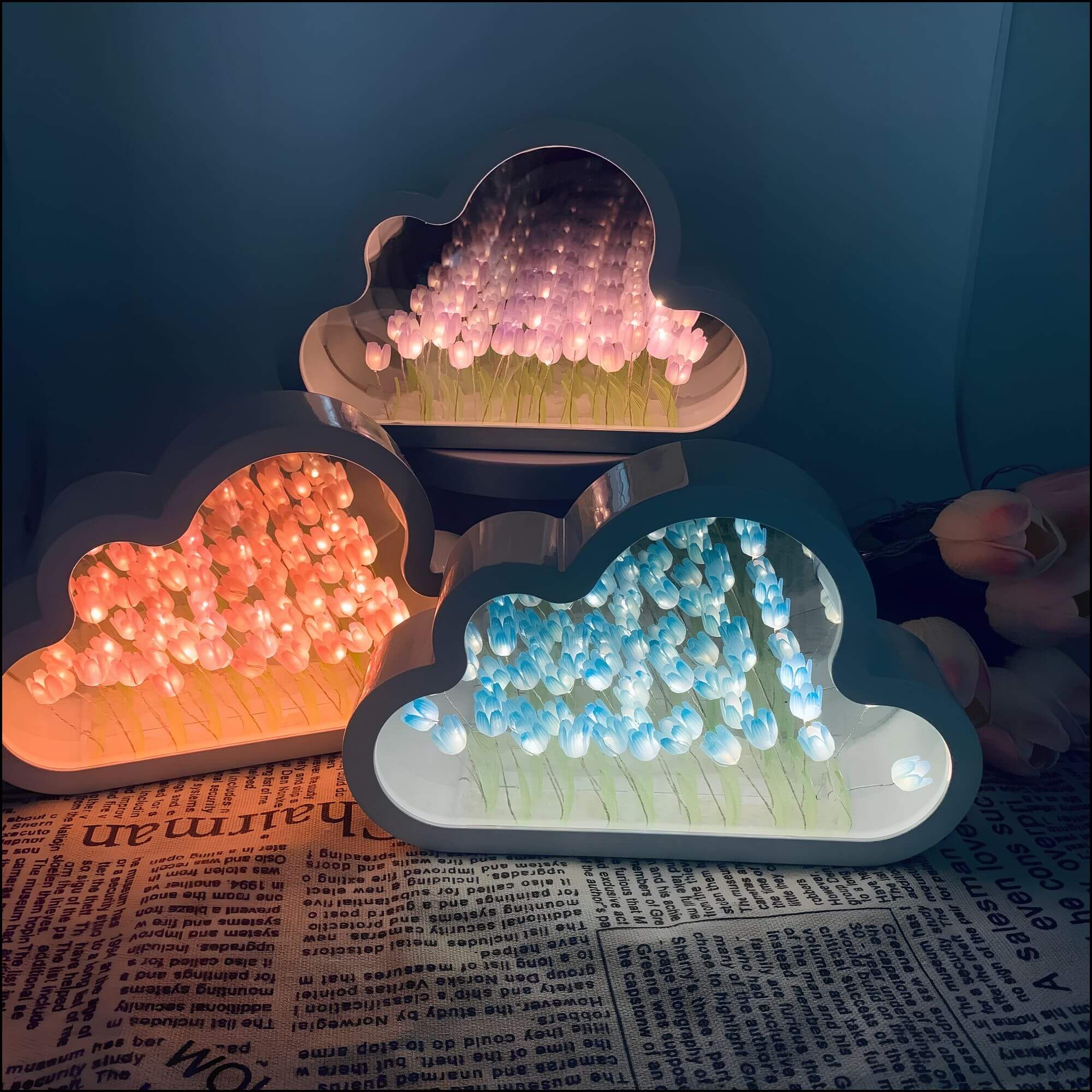 Eternal Cloud Mirror Tulips - LED Mirror Featuring Infinity Effect