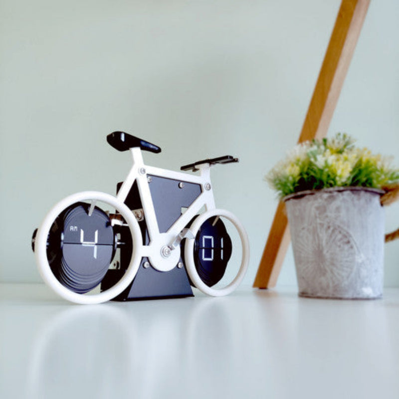Cycling-Themed Flip Clock - Stylish Timepiece for Your Space