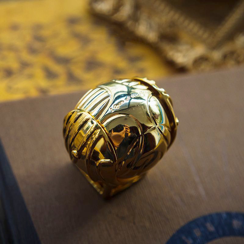 Elegant 18k Gold Ring Keeper with Enchanting Design