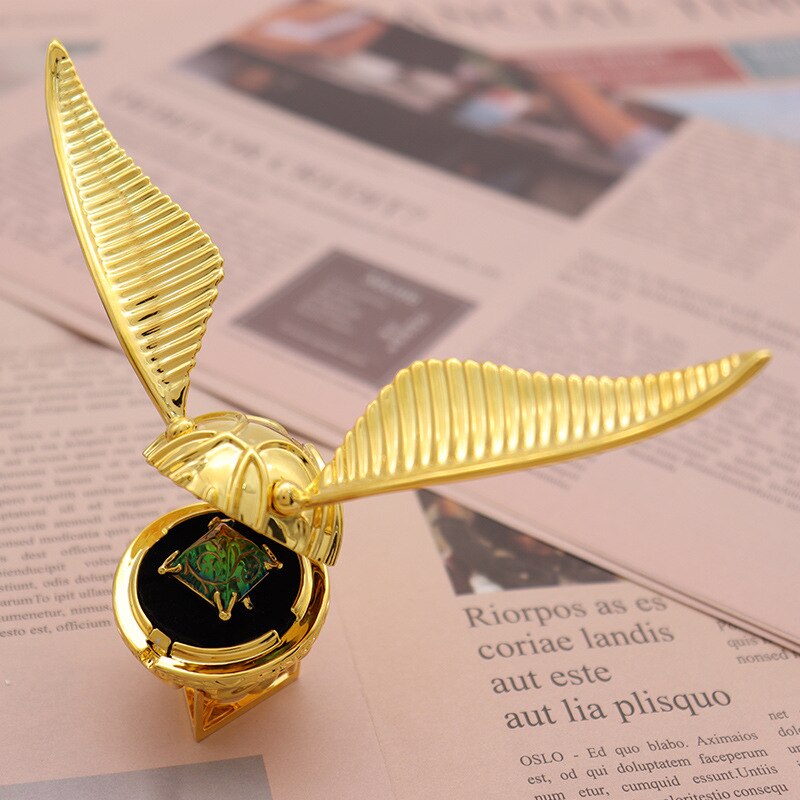 Elegant 18k Gold Ring Keeper with Enchanting Design