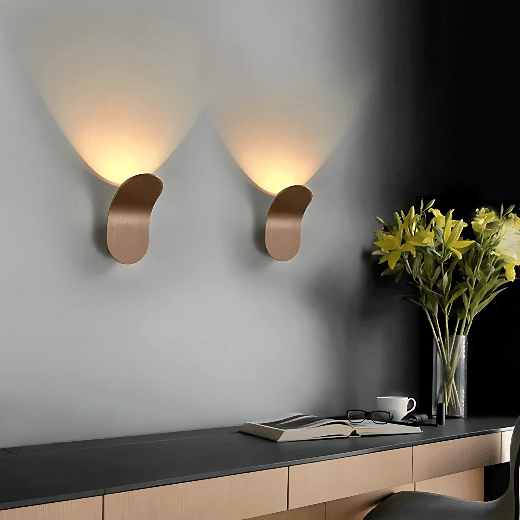 Sleek Brushed Aluminum Wall Lamp – Contemporary Elegance for Any Room