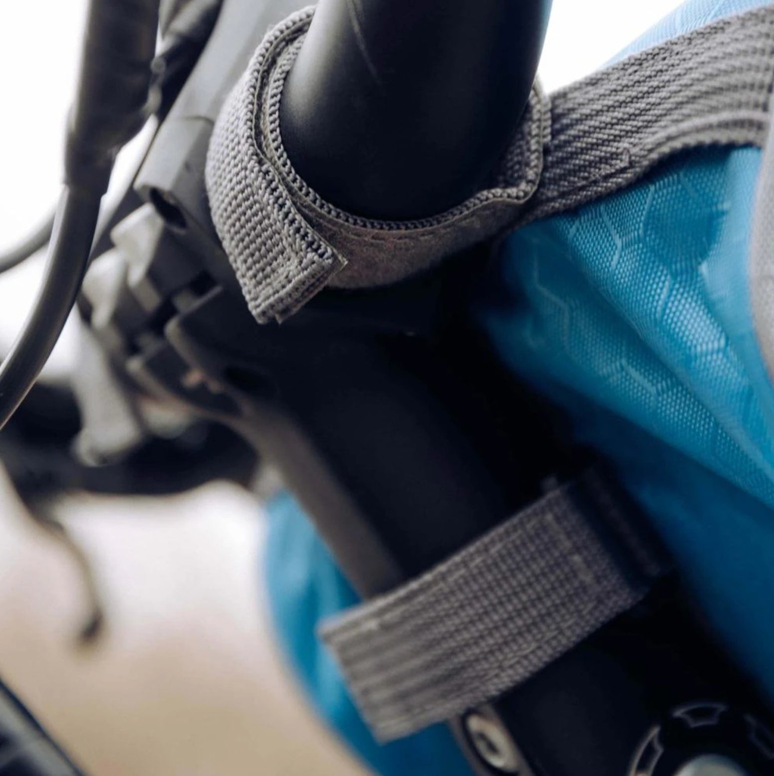 Handlebar Bag for Bicycles | Waterproof Design with Touchscreen