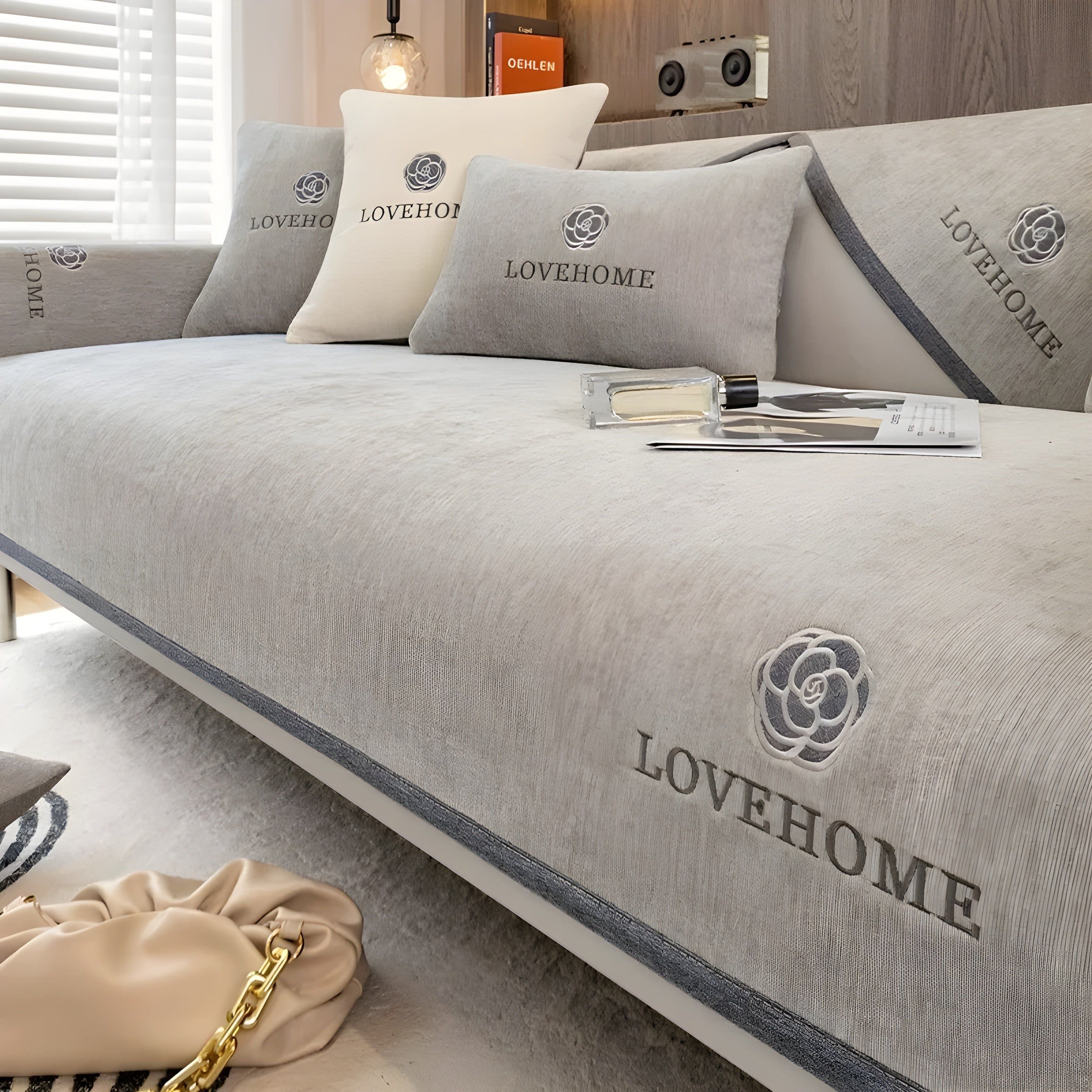 Stylish Sofa Protector - Secure, Non-Slip Furniture Cover