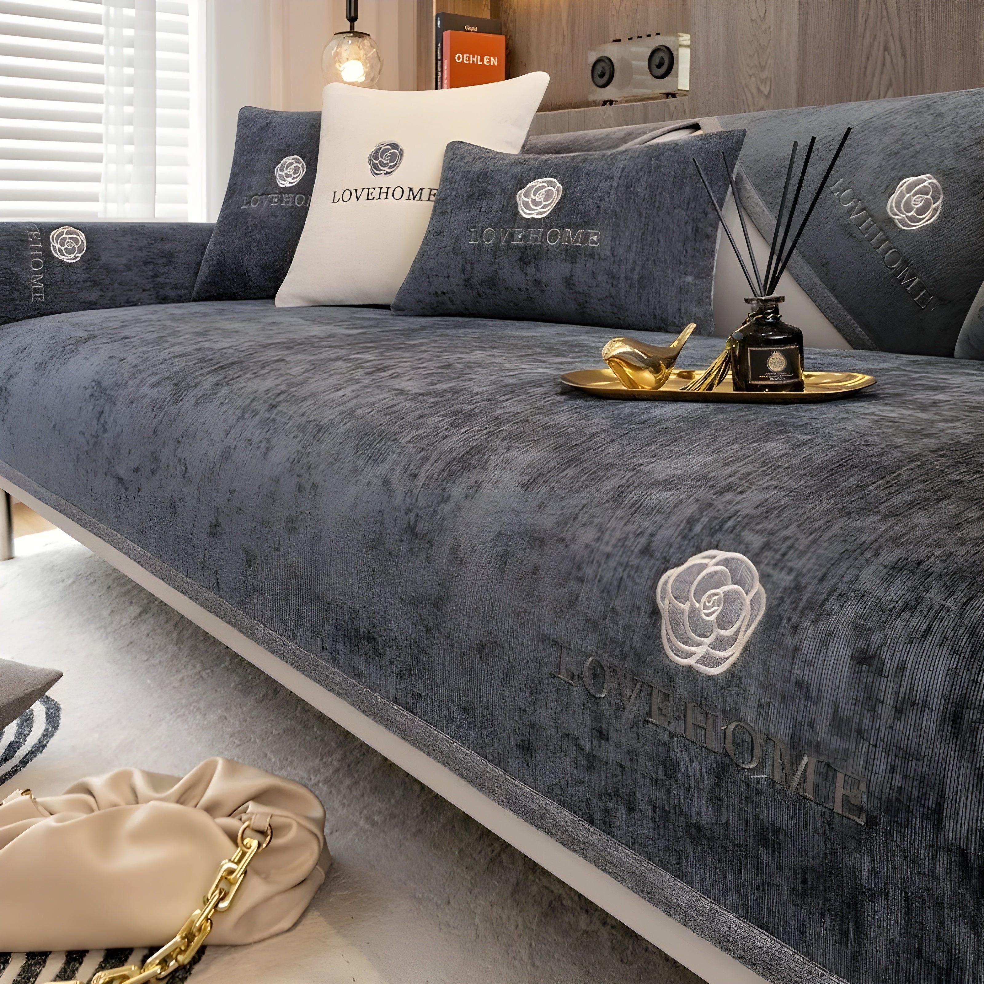 Stylish Sofa Protector - Secure, Non-Slip Furniture Cover