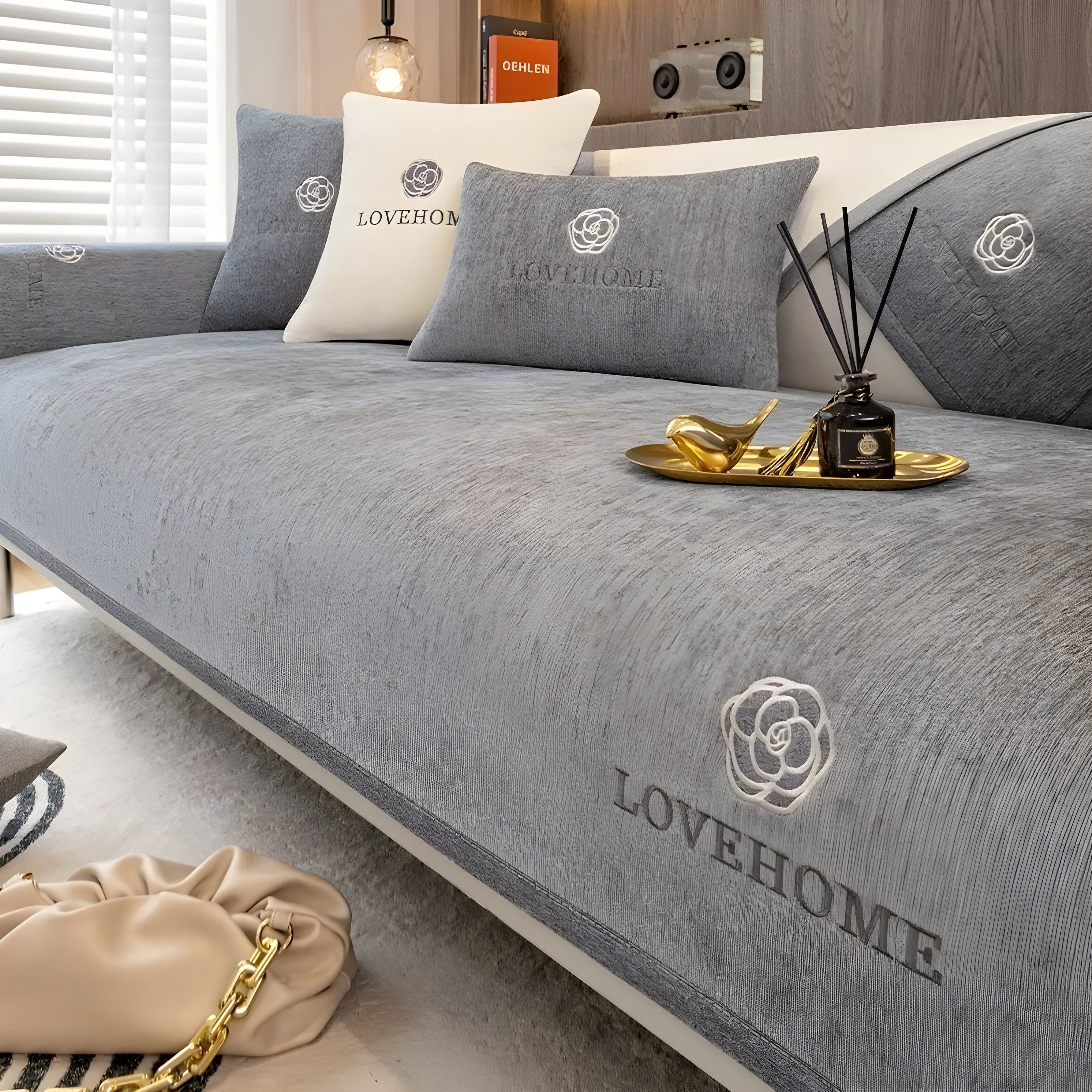 Stylish Sofa Protector - Secure, Non-Slip Furniture Cover