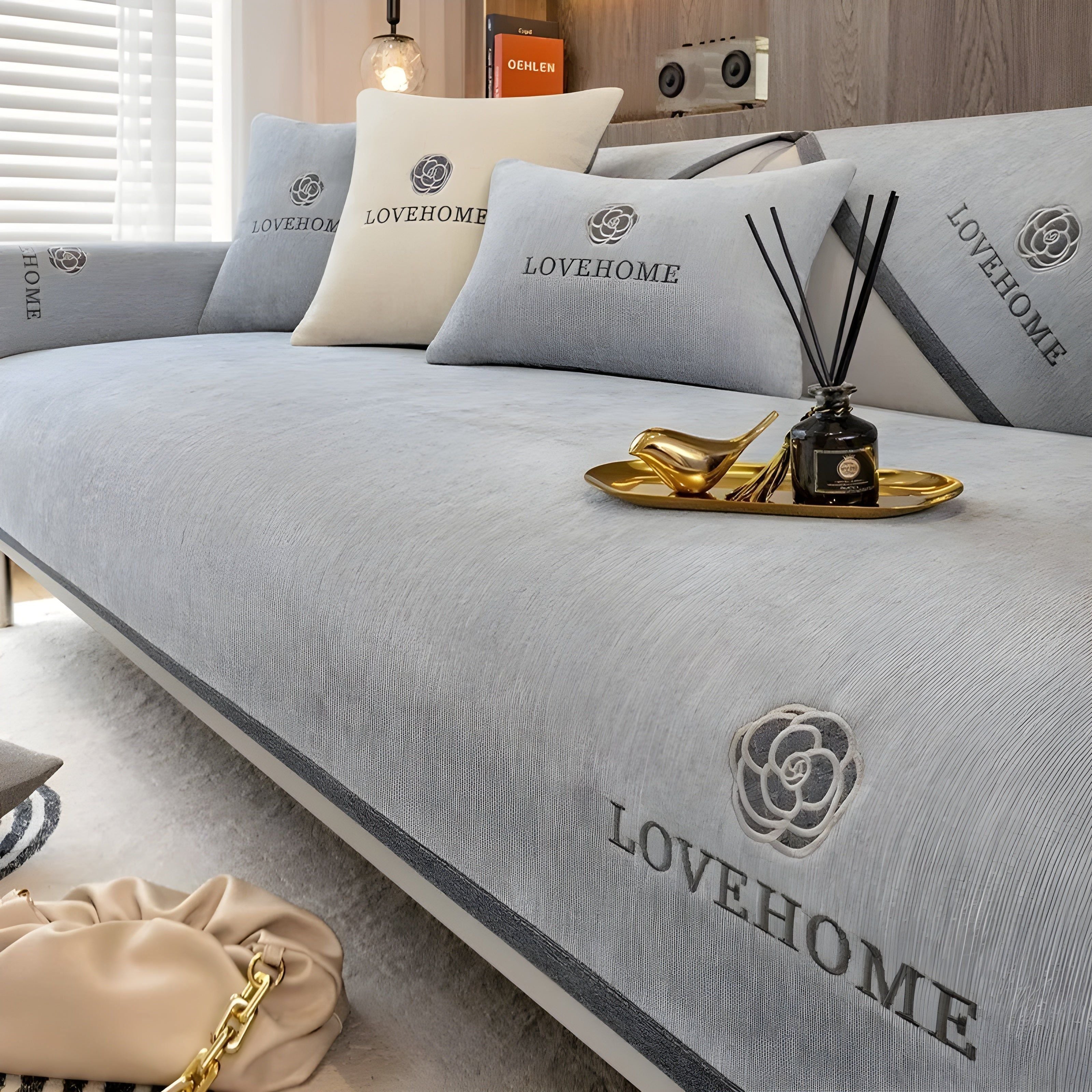 Stylish Sofa Protector - Secure, Non-Slip Furniture Cover