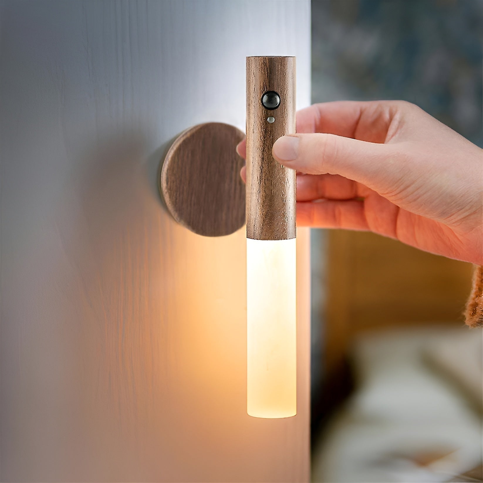 Smart Wireless Wall Light with Motion Sensor & Rechargeable Battery